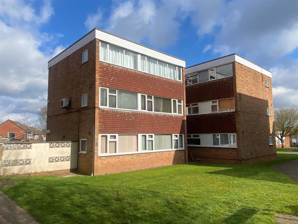 2-bed flat on Greendale Road, Whoberley, Coventry, £119,950