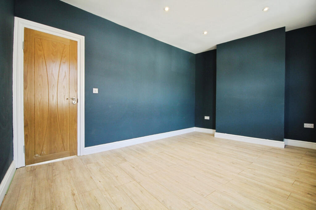 2 bedroom end of terrace house for rent