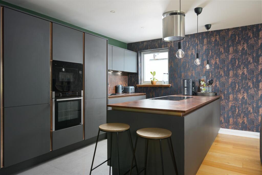 House in Burrelton, Brunty - View 5