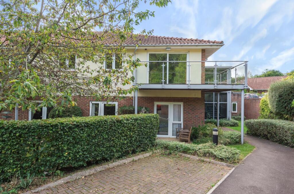 2-bed house on Knightwood Mews, Valley Park, Chandler's Ford, £239,950