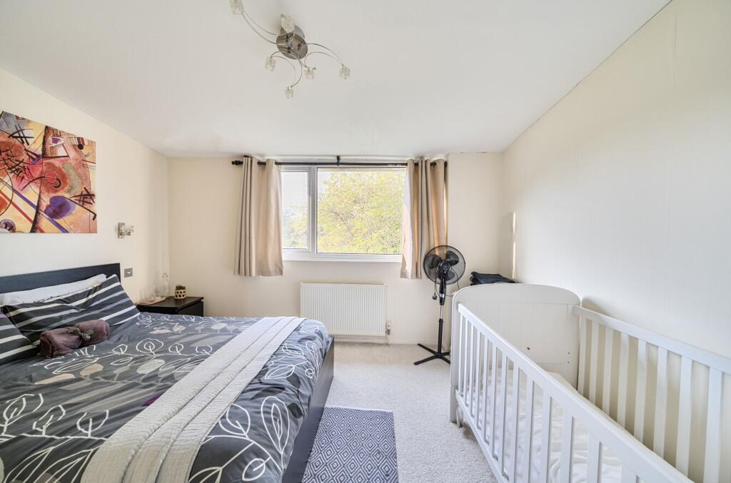 Apartment in Enfield - View 5