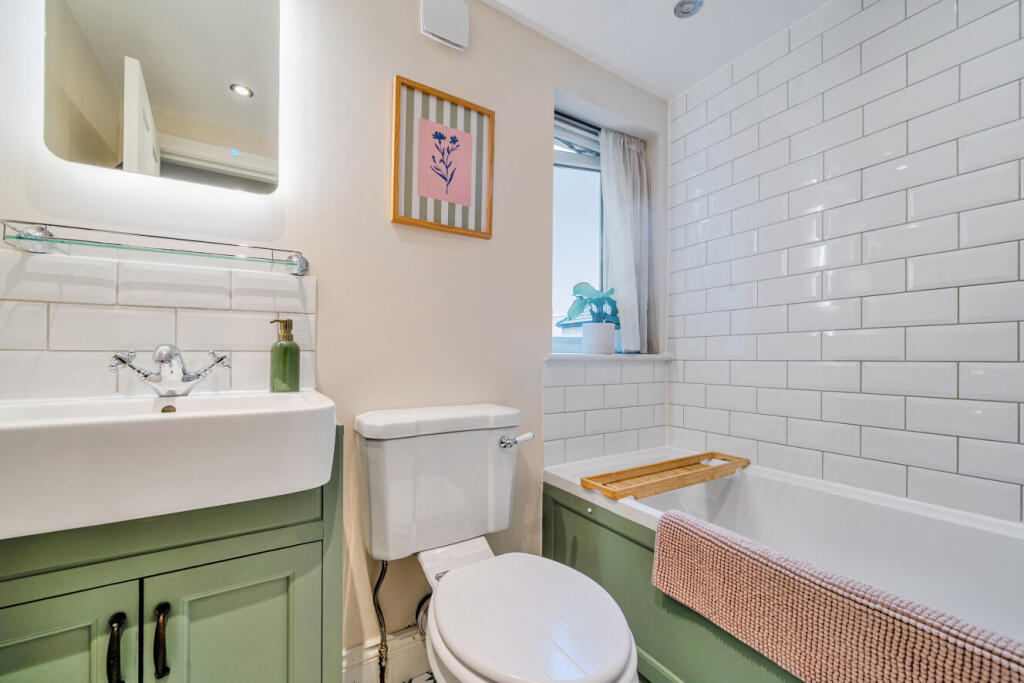 Apartment in London, South Wimbledon, Merton Park - More