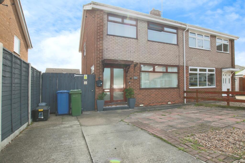 Main image of property: Roslyn Crescent, Hedon, Hull, HU12 8HR