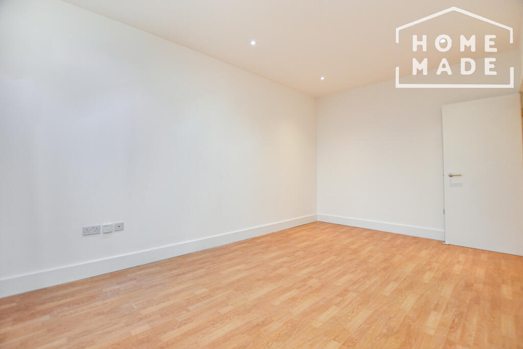 Apartment in Watford - View 2