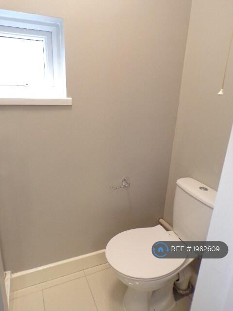 2 bedroom end of terrace house for rent