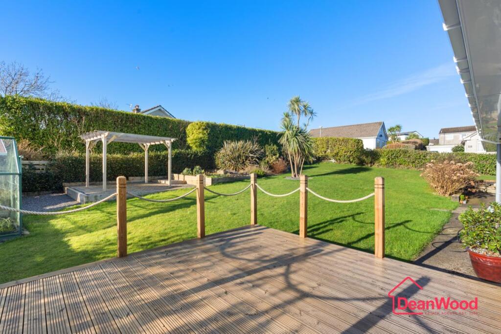 13 Highfield Crescent, Onchan photo 2