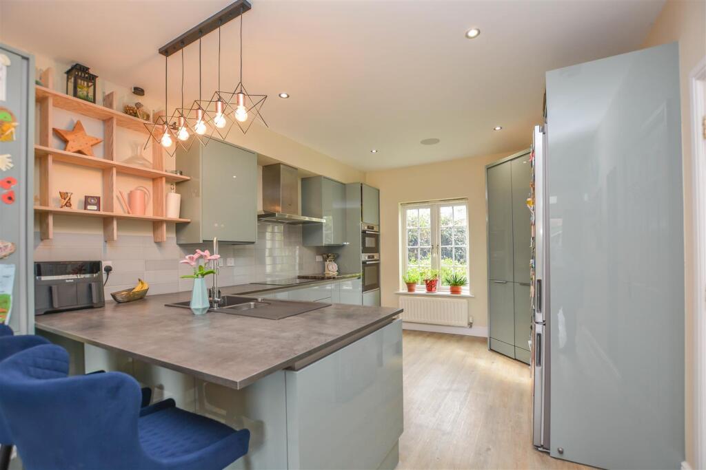 House in Brentwood, Clements Park, Warley - View 3