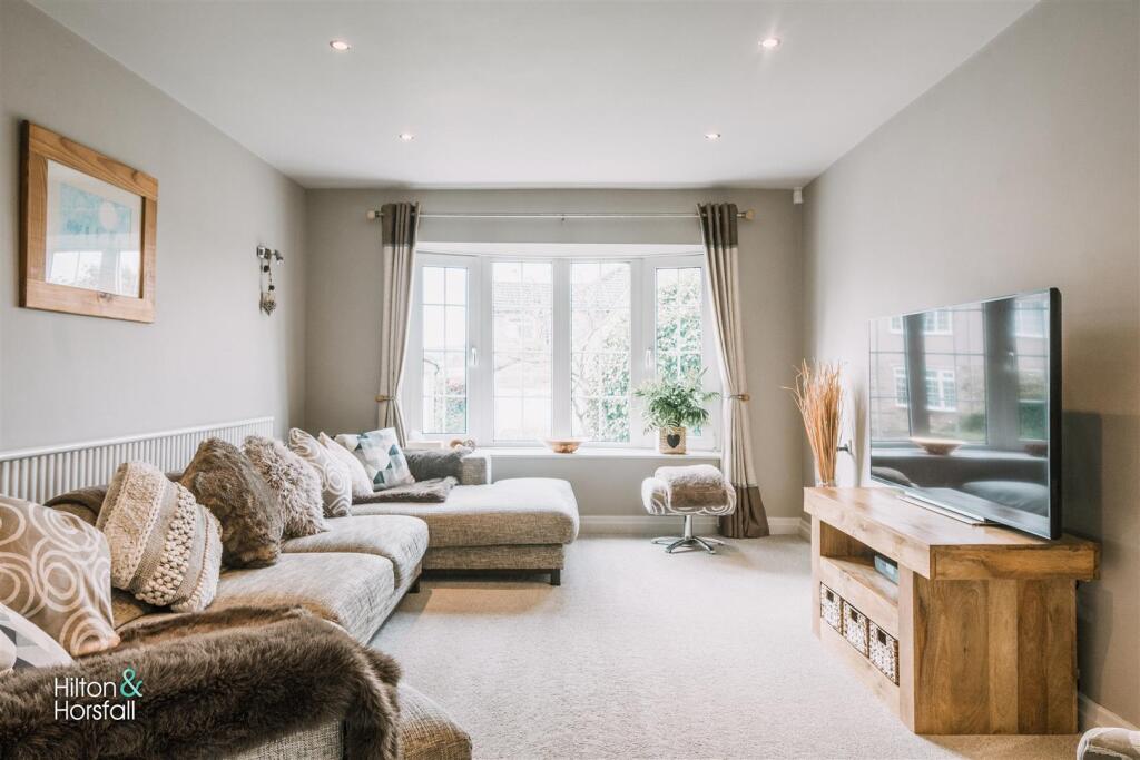 Townfield Avenue, Worsthorne photo 2