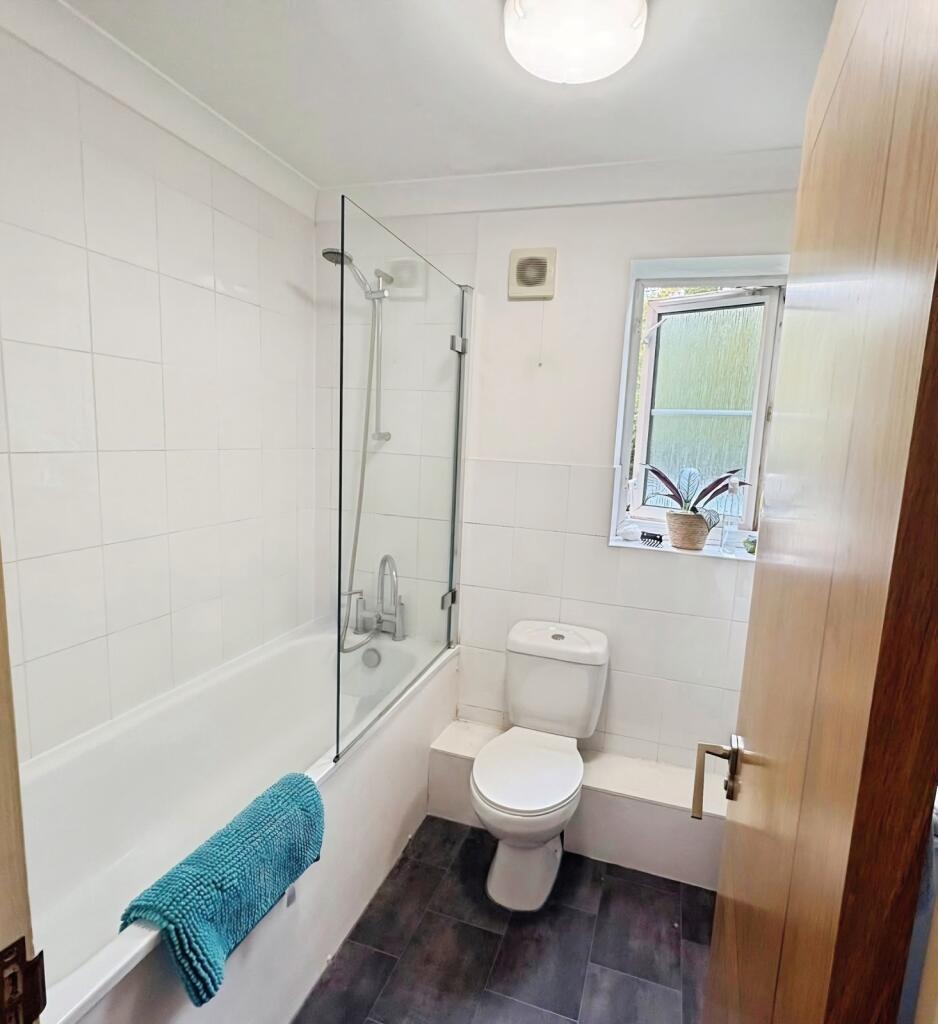 Apartment in Sutton - View 4