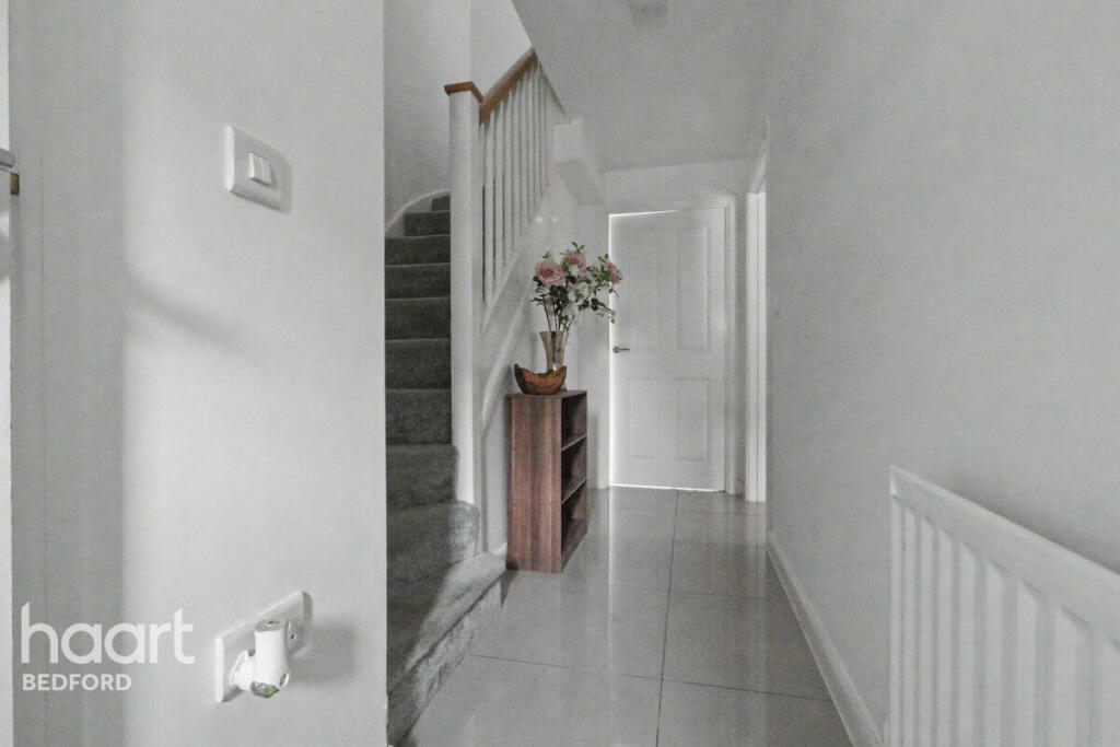 3-bed detached on Lacewing Drive, Bedford, £375,000