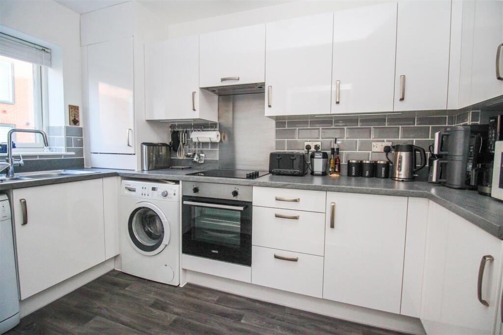 Spindle Walk, Newhall, Harlow photo 4