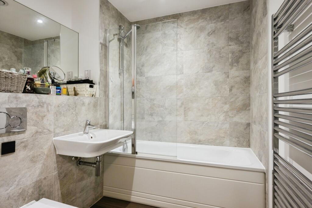 Apartment in Reigate and Banstead, Earlswood - View 3