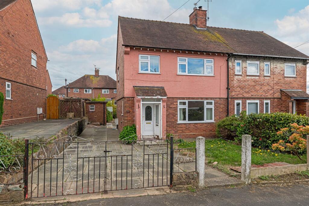 3-bed semi-detached on Kings Drive, Helsby, WA6, £220,000