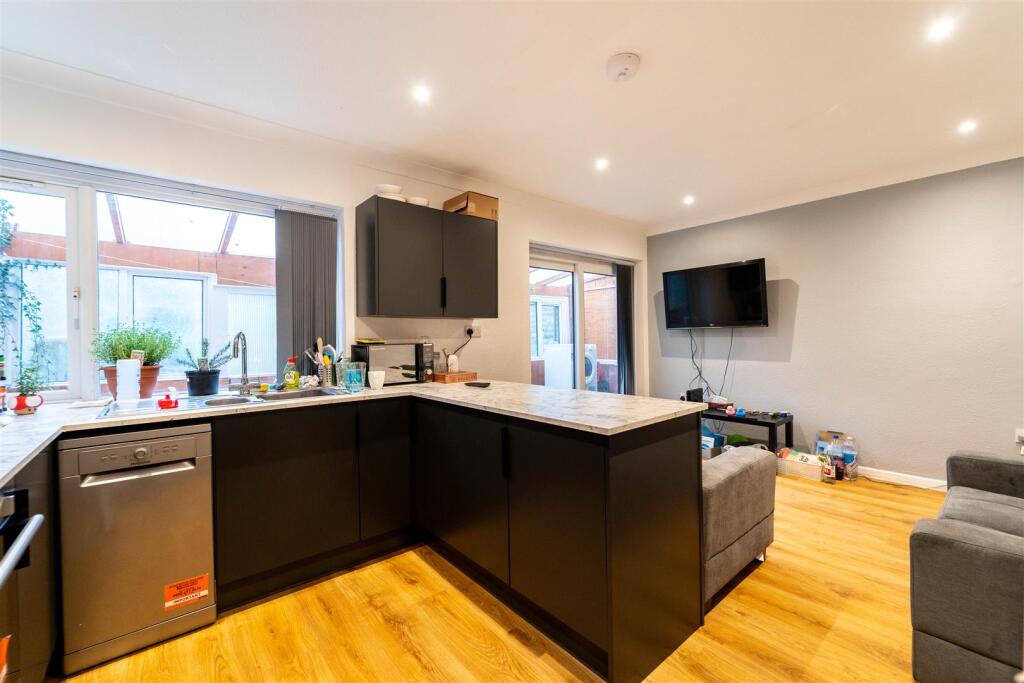 5 bedroom house for rent