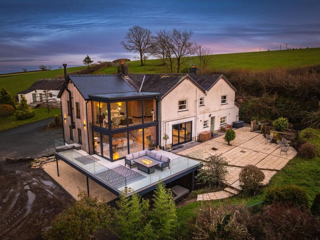 Main image of property:  Cross Inn, Laugharne, SA33