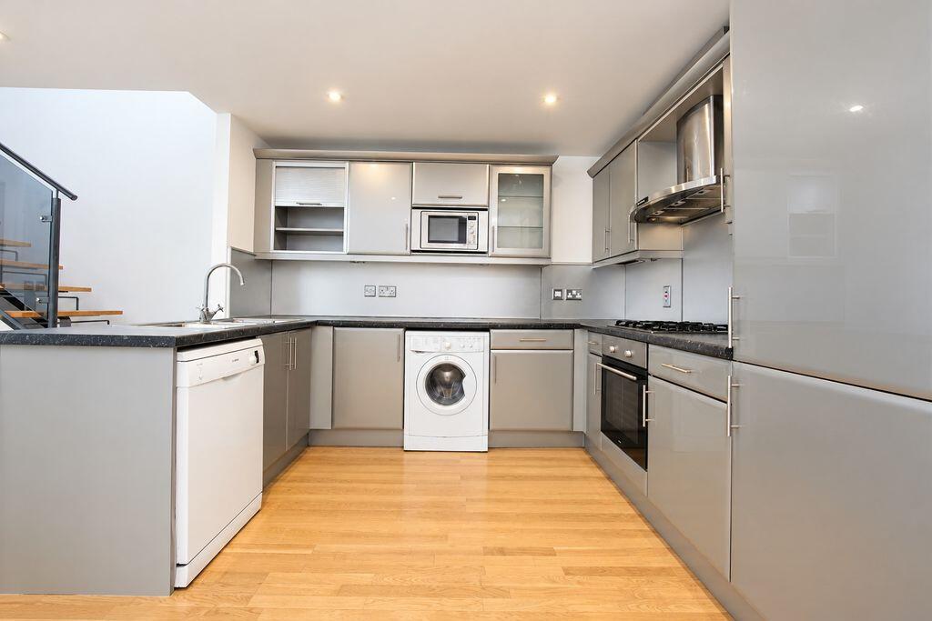 Apartment in London - More