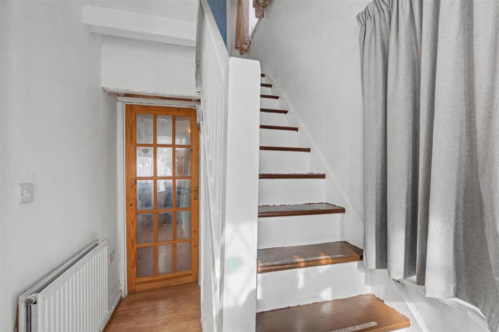 House in Nottingham, Chilwell - View 5