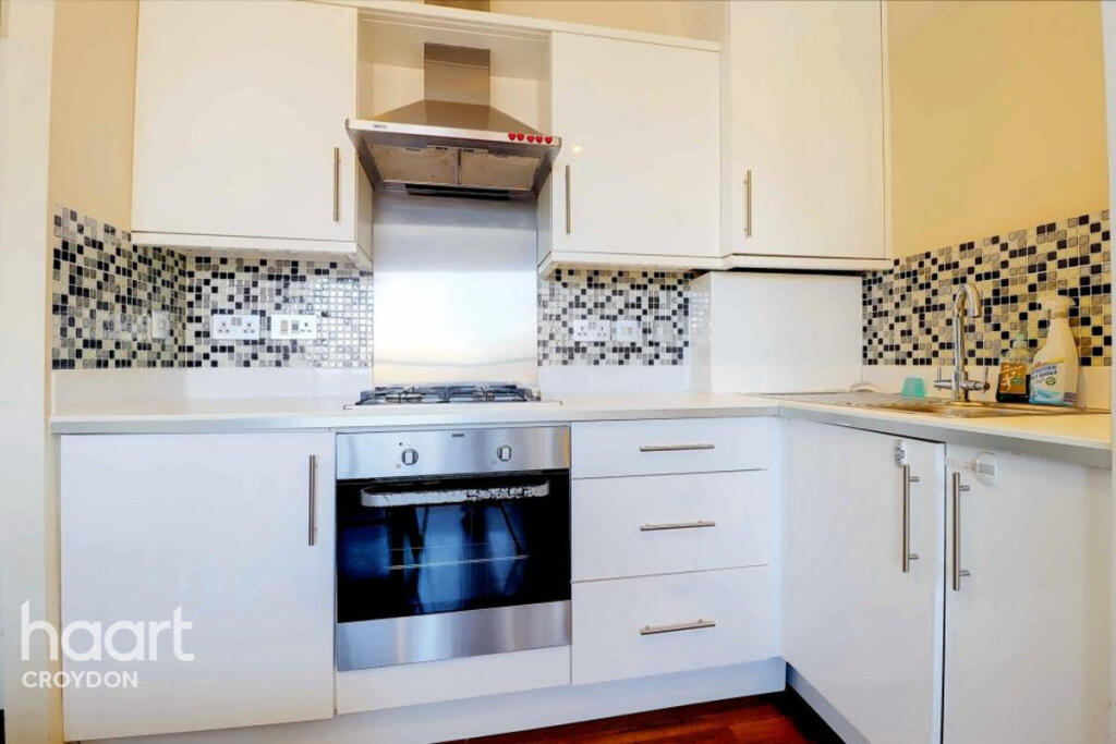 Apartment in Croydon - View 3