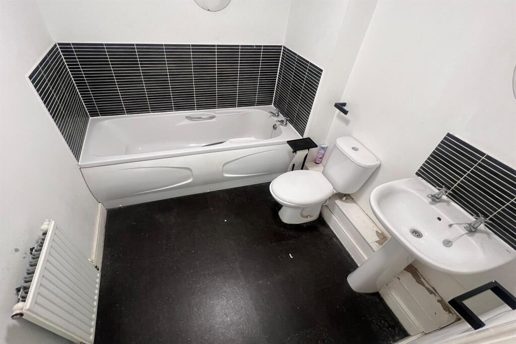 Apartment in Southend-on-Sea - View 4