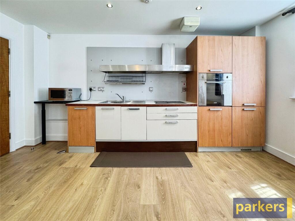 Apartment in Reading - View 4
