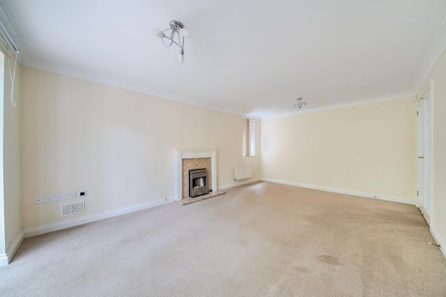 House in Thatcham, Colthrop - More