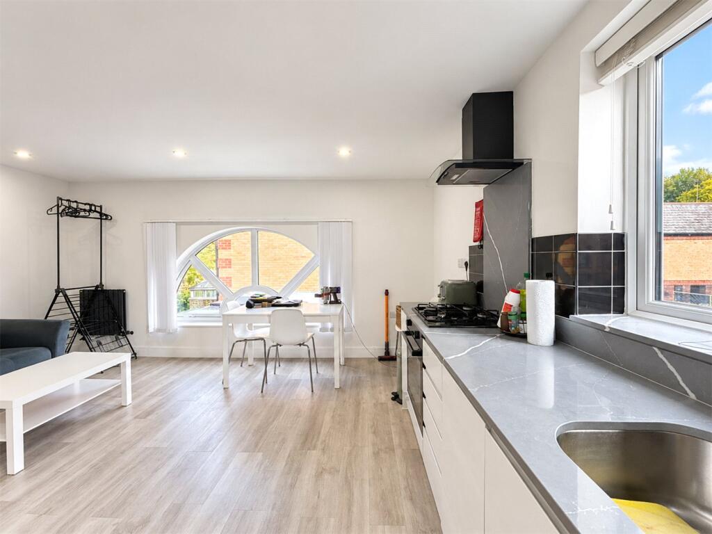Apartment in London - More