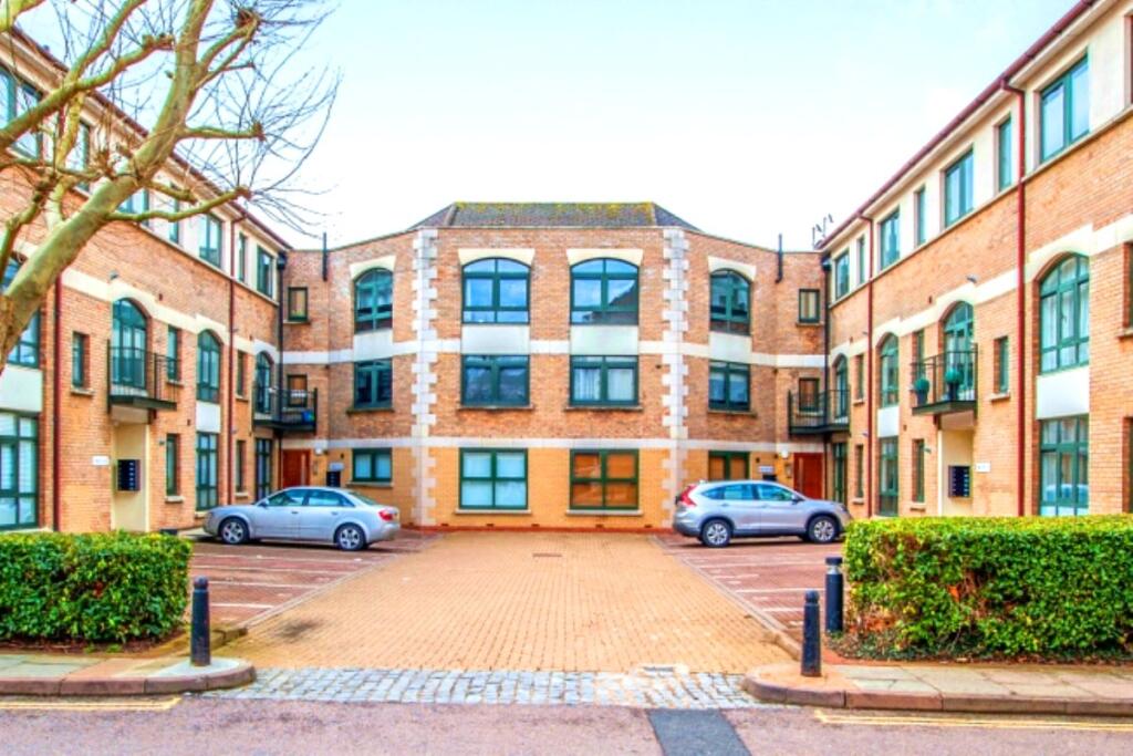 Main image of property: Windsor Court, Corner Hall, Hemel Hempstead, Hertfordshire, HP3