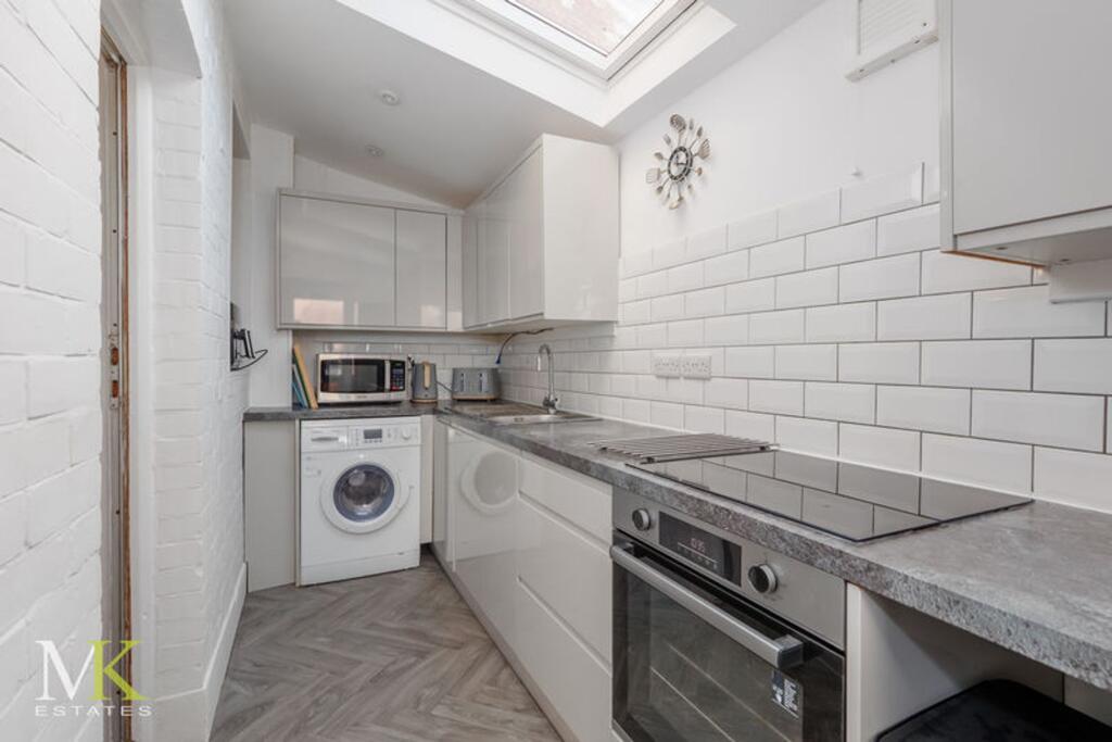 House in Christchurch, Pokesdown, Bournemouth - View 4