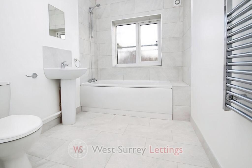 Apartment in Kingston upon Thames - View 4