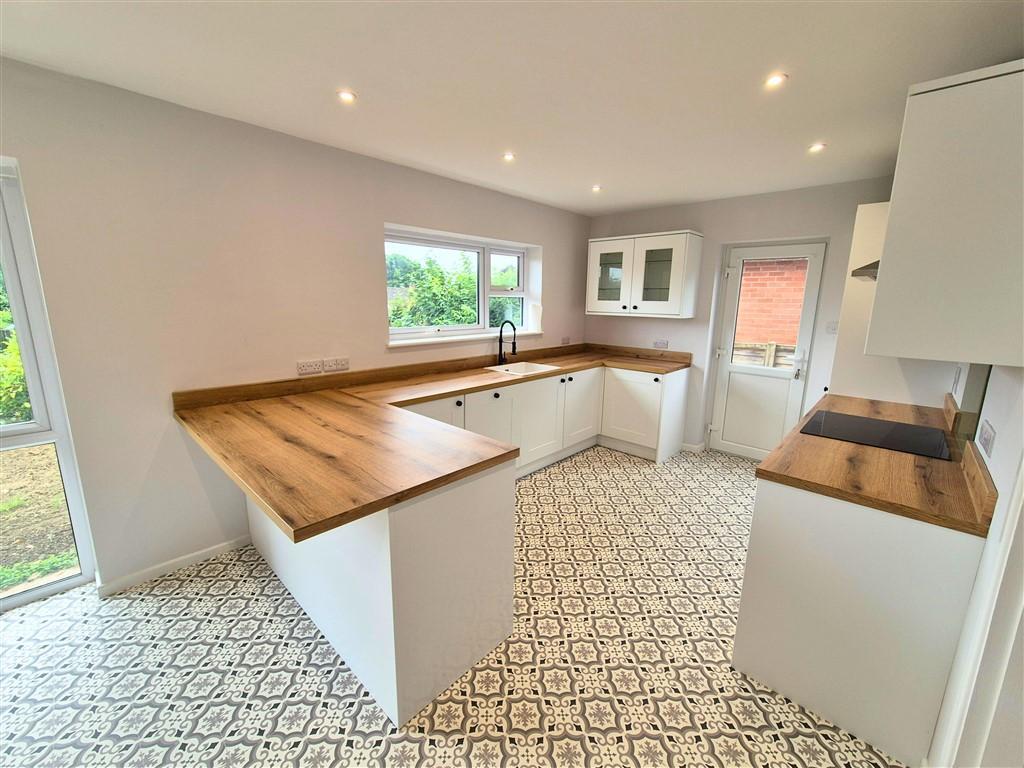 21, Croft Crescent, Yarpole, Leominster, Herefordshire, HR6 0BH photo 2
