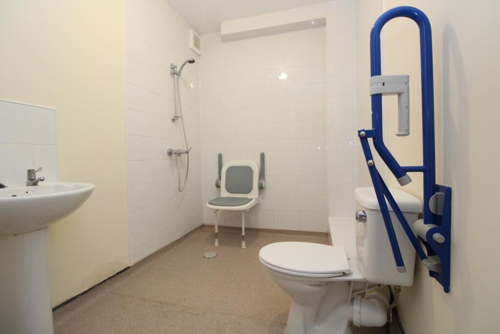Apartment in Newport - View 4