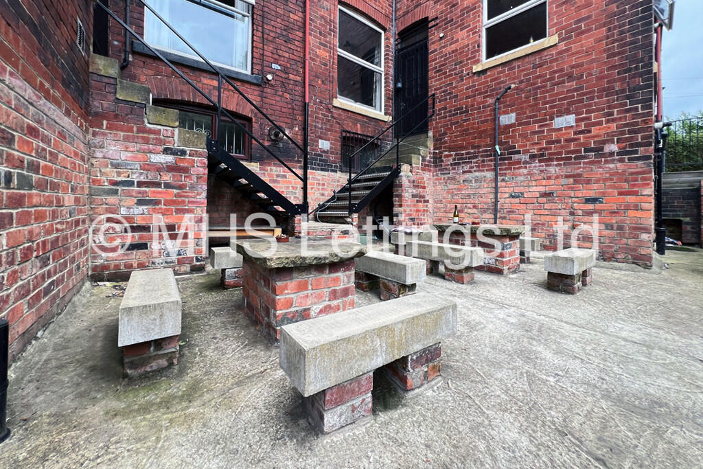 6 bedroom terraced house for rent