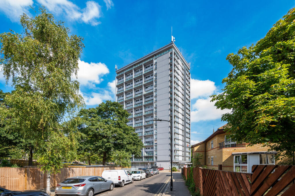 Apartment in London, Warwick Estate, Maida Vale - More