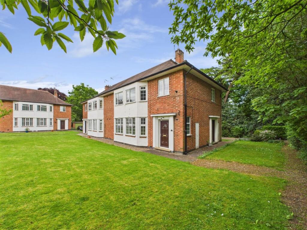 2-bed apartment on Elmfield Avenue, Stoneygate, Leicester, £200,000