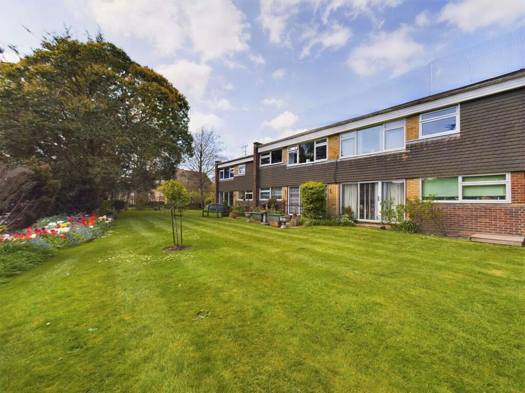College Gardens, Worthing, BN11