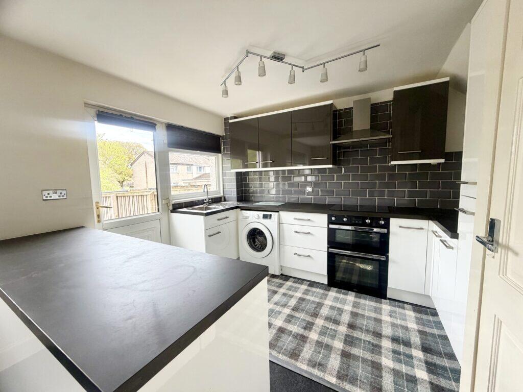 Shottskirk Road, Shotts, ML7 4EJ photo 4
