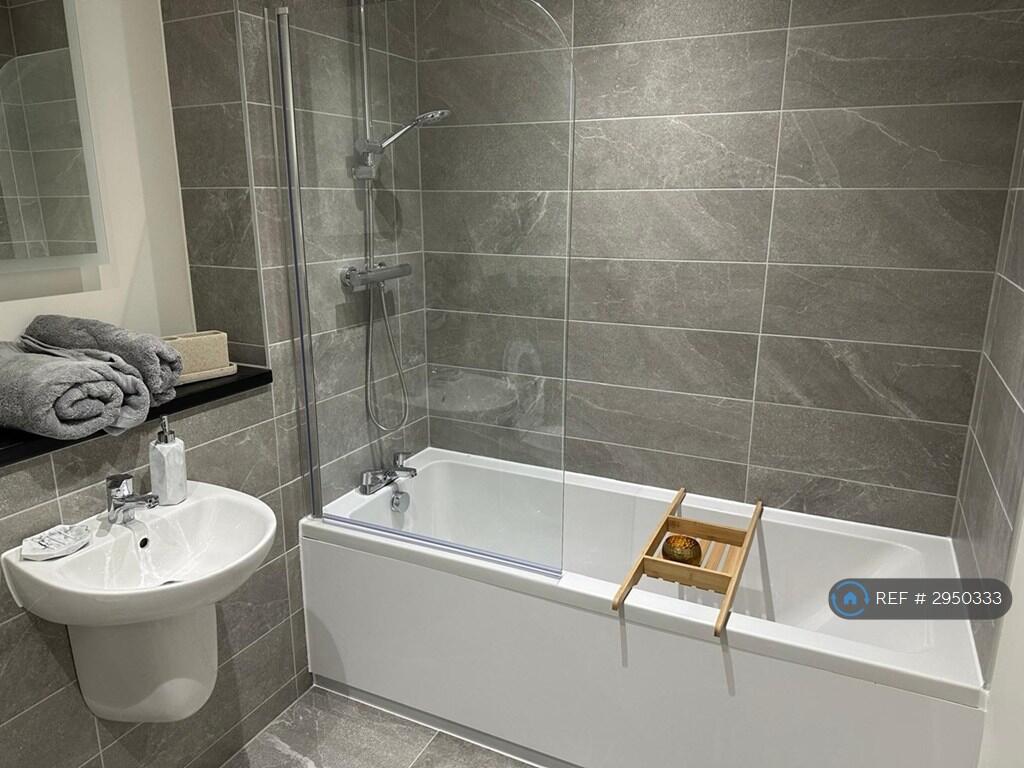 Apartment in Liverpool, Westminster Park, Vauxhall - More