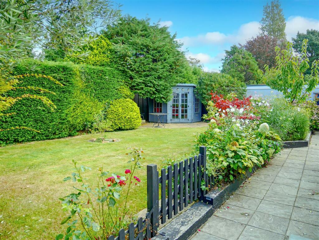 Holly Drive, Wick, Littlehampton photo 4