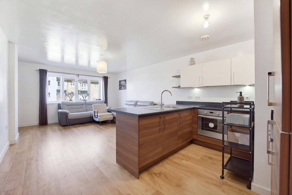 Park Lodge Avenue, West Drayton, UB7 photo 3