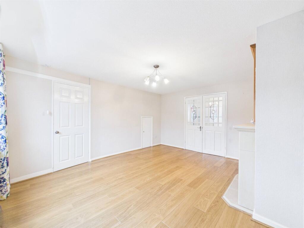 Ridgemount Close, Brockworth, Gloucester, Gloucestershire, GL3 photo 3