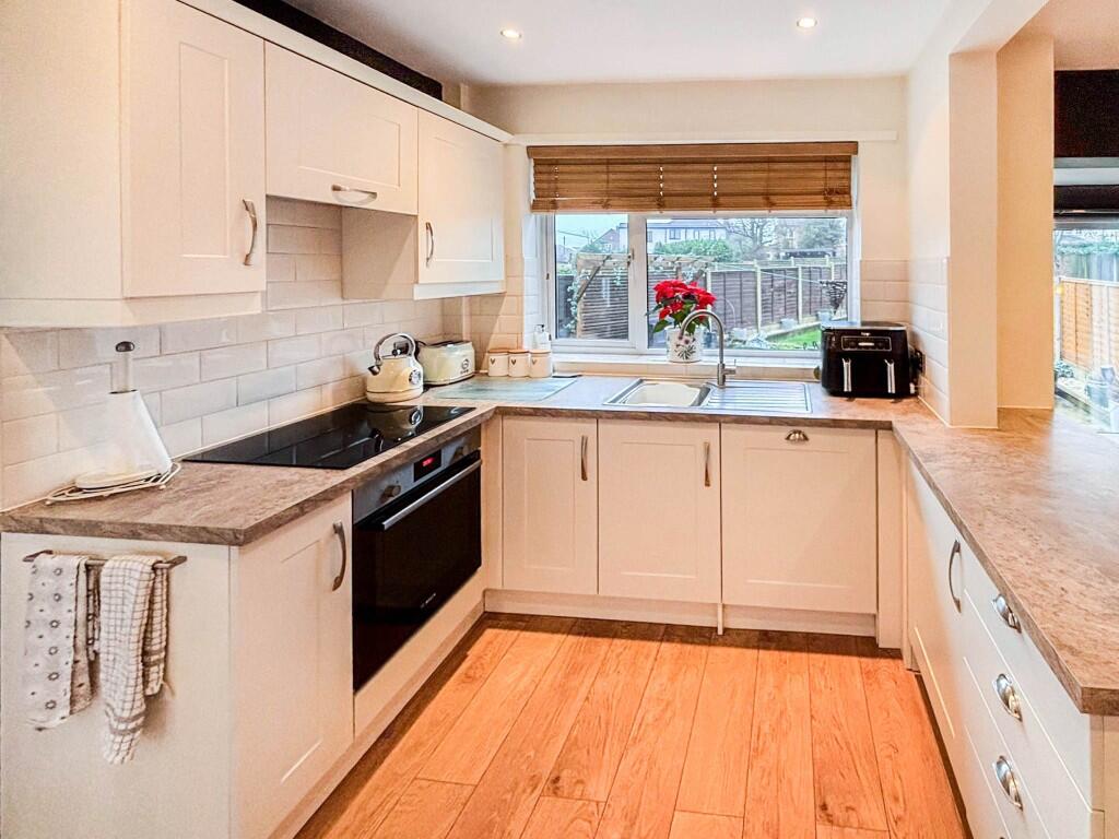 Lynwood Crescent, Pontefract, West Yorkshire, WF8 photo 4