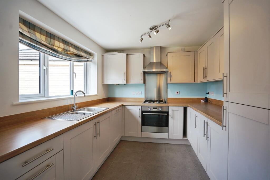 Aspen View, Whinmoor, Leeds photo 4