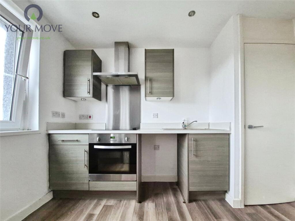 Apartment in Bradford, Park Wood, Keighley - View 2