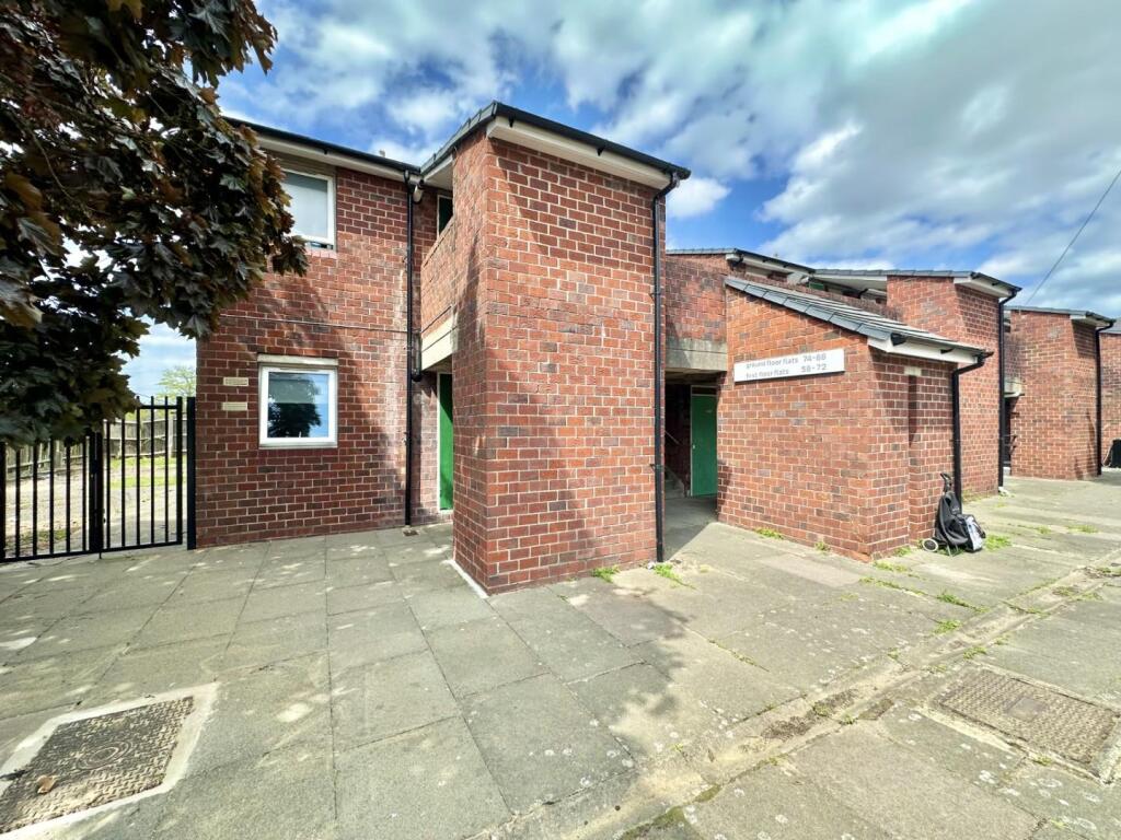 1-bed flat on Albion Road, Hayes, UB3 2SP, £240,000