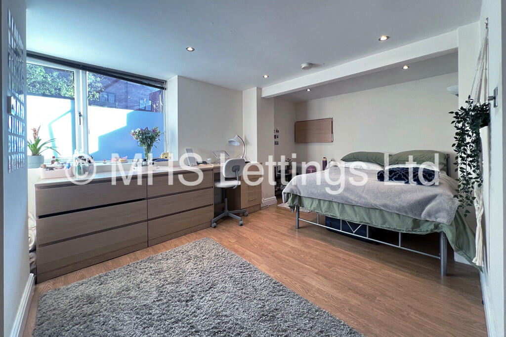 House in Leeds, West Yorkshire - View 5
