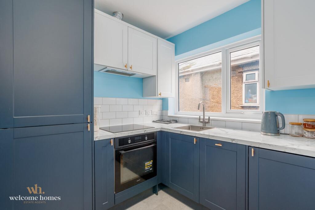 Apartment in Christchurch, Iford, Bournemouth - View 4