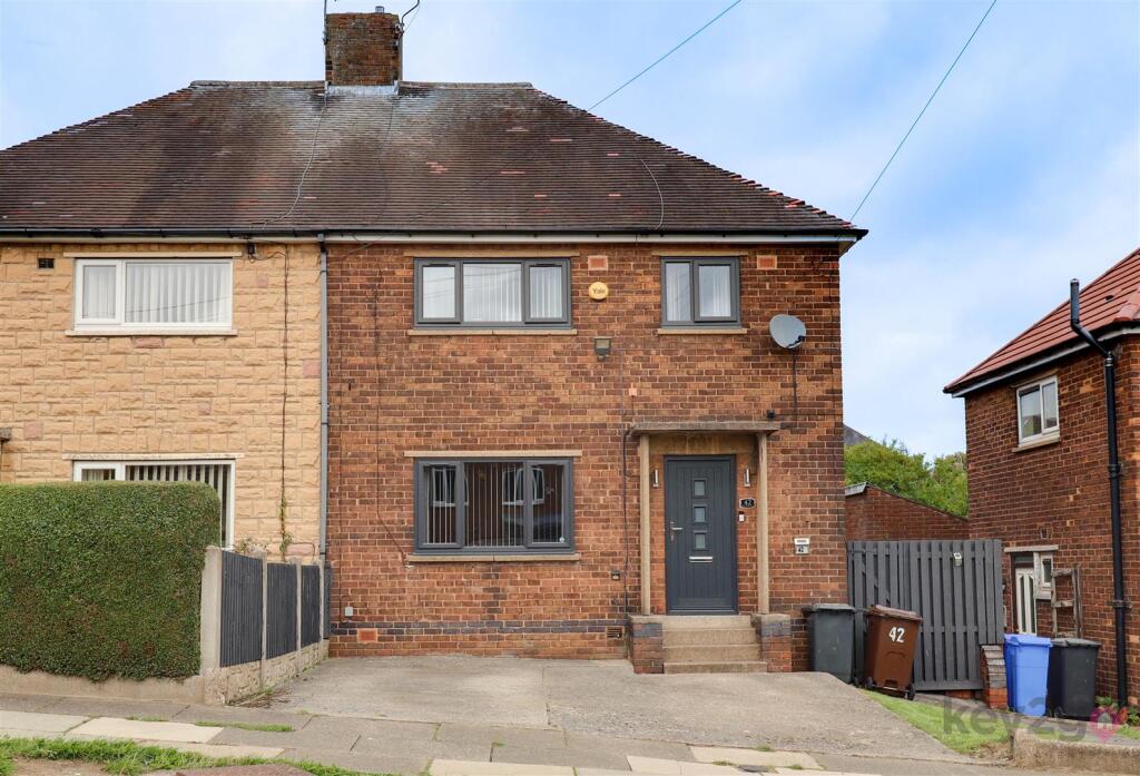 3-bed semi-detached on Birley Moor Drive, Sheffield, S12, £210,000