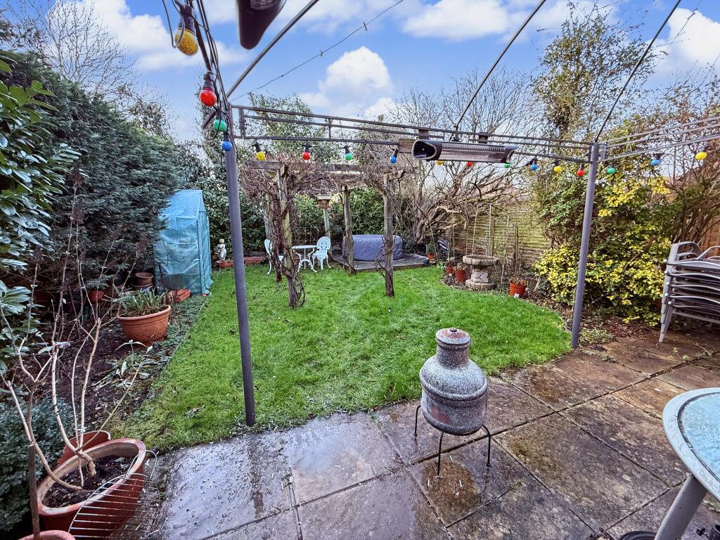 Fairlawn, Liden, Swindon, SN3 photo 4