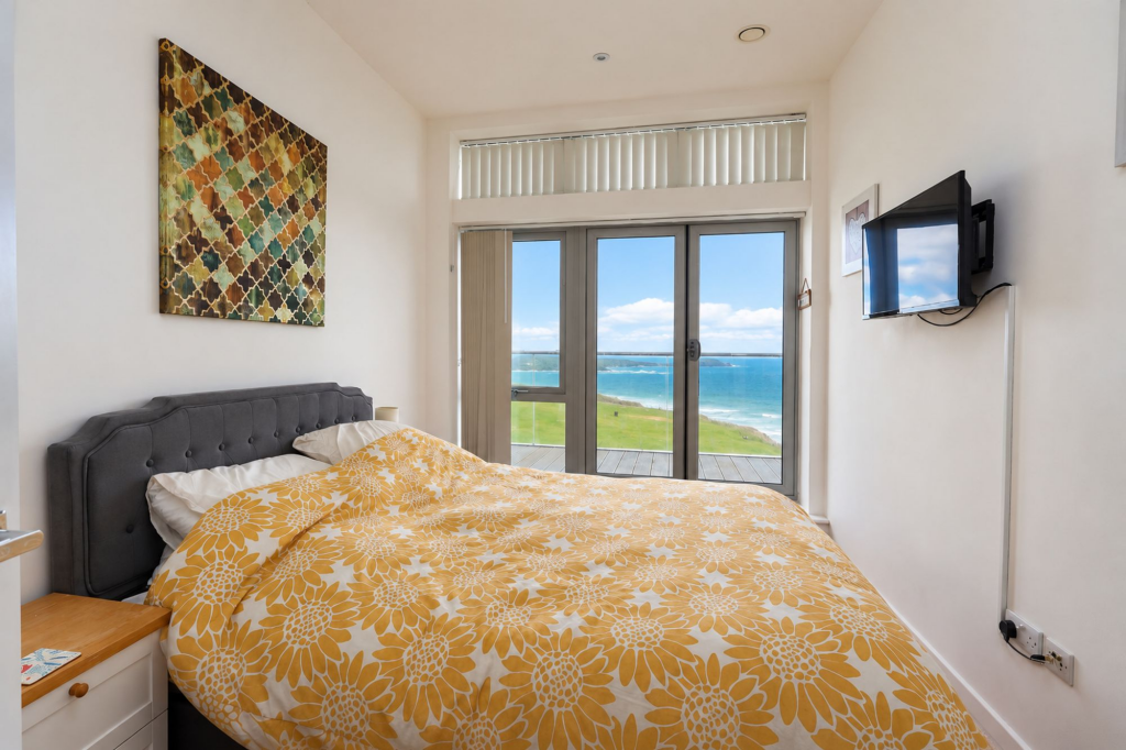 Lusty Glaze - Directly Overlooking Newquay Bay photo 4