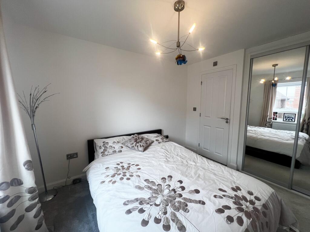House in Hull - View 5